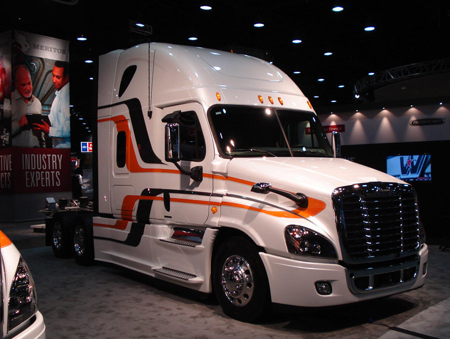 White Freightliner Semi Pacific Truck Colors - Freightliner Truck Paint Colors