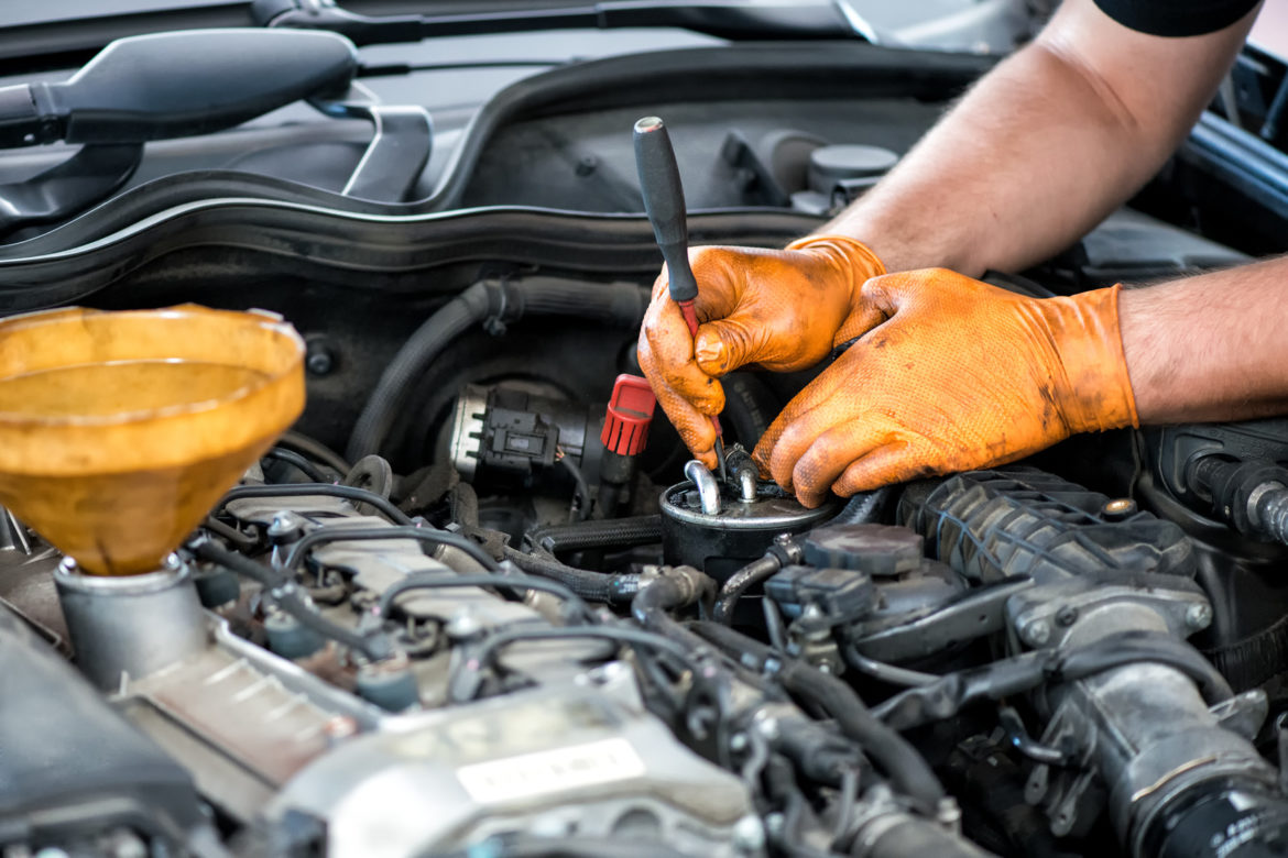 5 Telltale Signs You Need a Truck Maintenance Service