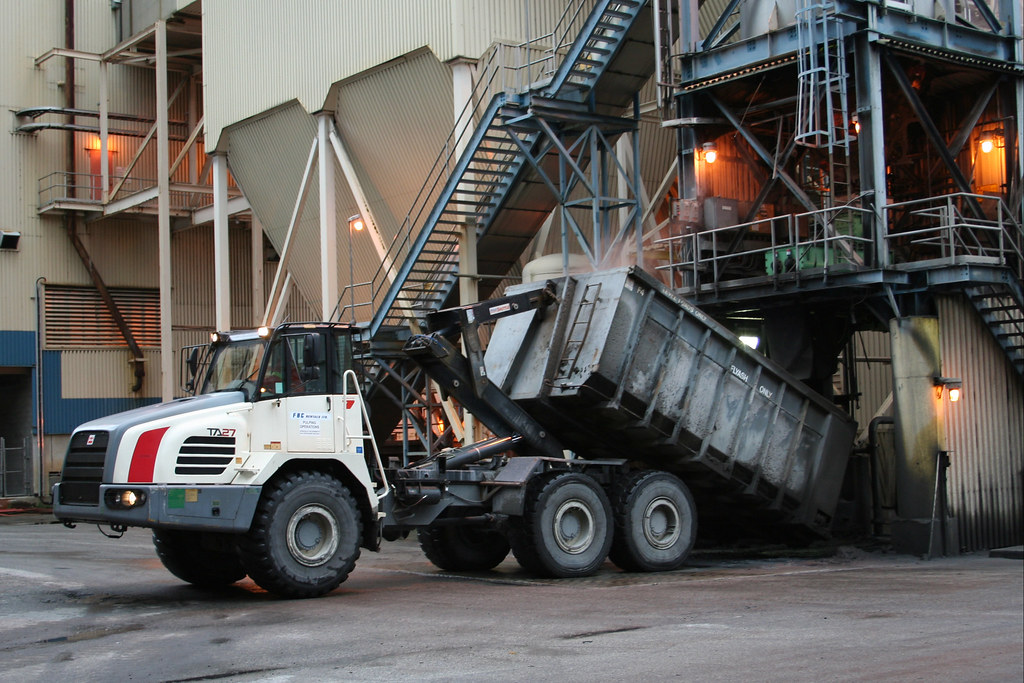 getting-started-with-hook-lift-bodies-pacific-truck-colors